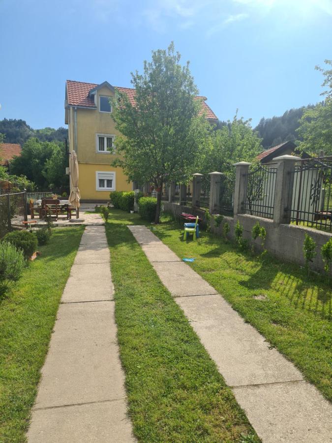 Lucic Guesthouse Cetinje Esterno foto